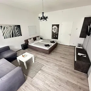 Hauptbahnhof Apartment